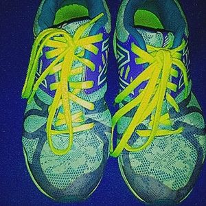 Girls size 4.5 New Balance tennis shoes! Cheap!